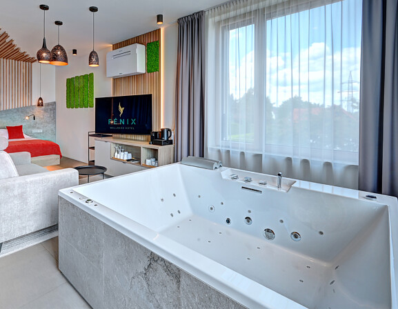 Wellness apartmá King s obří vířivkou, saunou a terasou