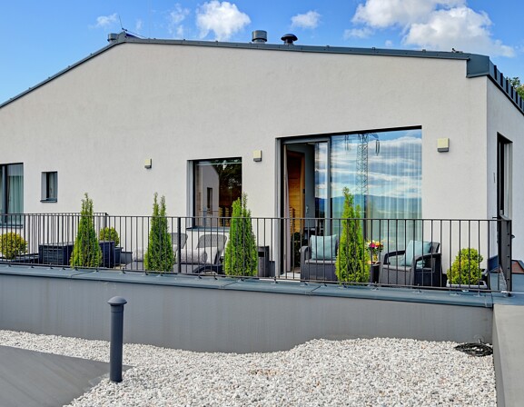 Wellness apartmá King s obří vířivkou, saunou a terasou