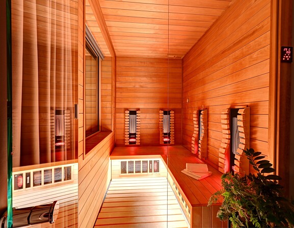 Wellness apartmá King s obří vířivkou, saunou a terasou