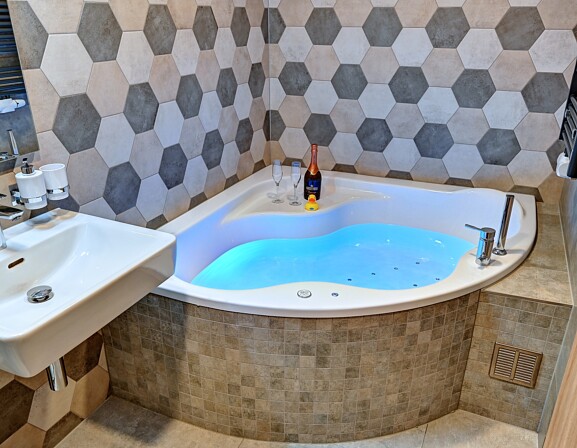 Dvoulůžkový pokoj Relax s rohovou vířivkou